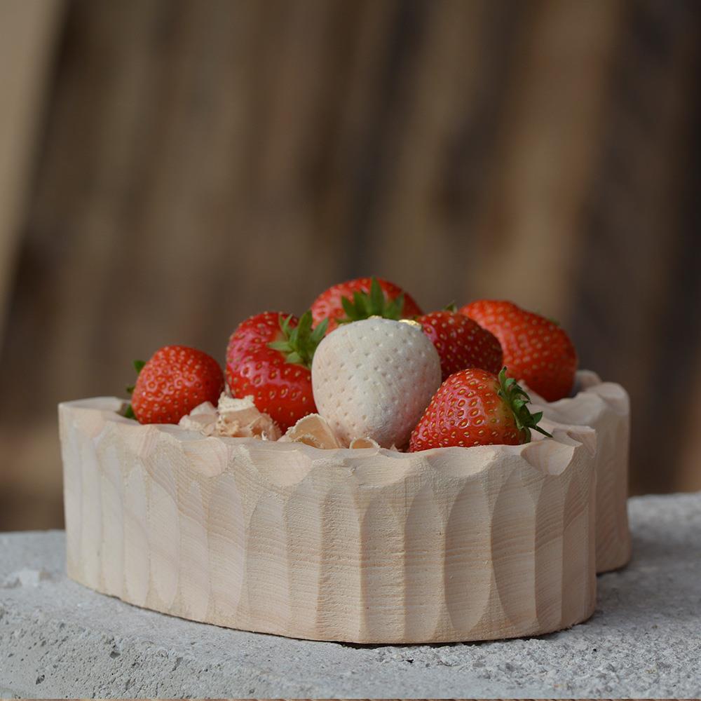 Erdbeere aus Zirbenholz