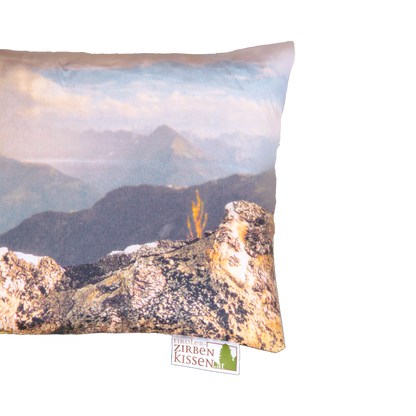 Tiroler Zirbenkissen mit Fotodruck: Berglandschaft mit Edelweiß, 30x20cm