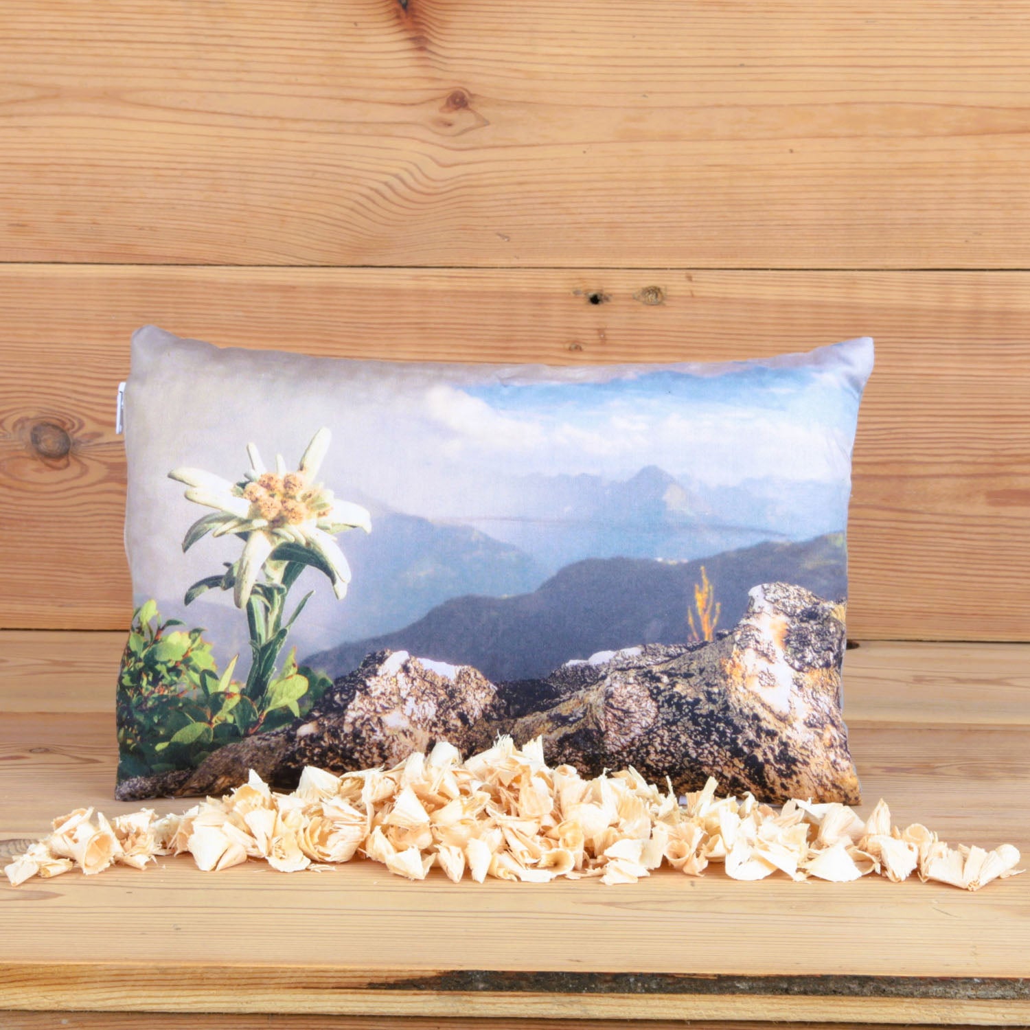 Tiroler Zirbenkissen mit Fotodruck: Berglandschaft mit Edelweiß, 30x20cm