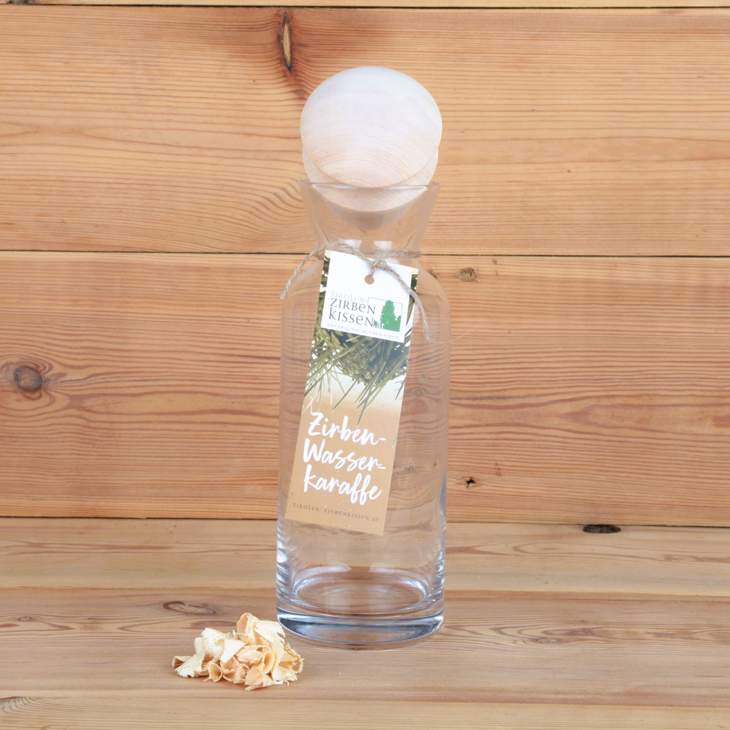 Original Tiroler Wasser-Karaffe mit Holzdeckel aus dem Zillertal, 1 Liter